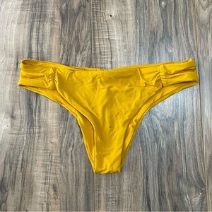 Línea Aqua Yellow Bikini Bottom